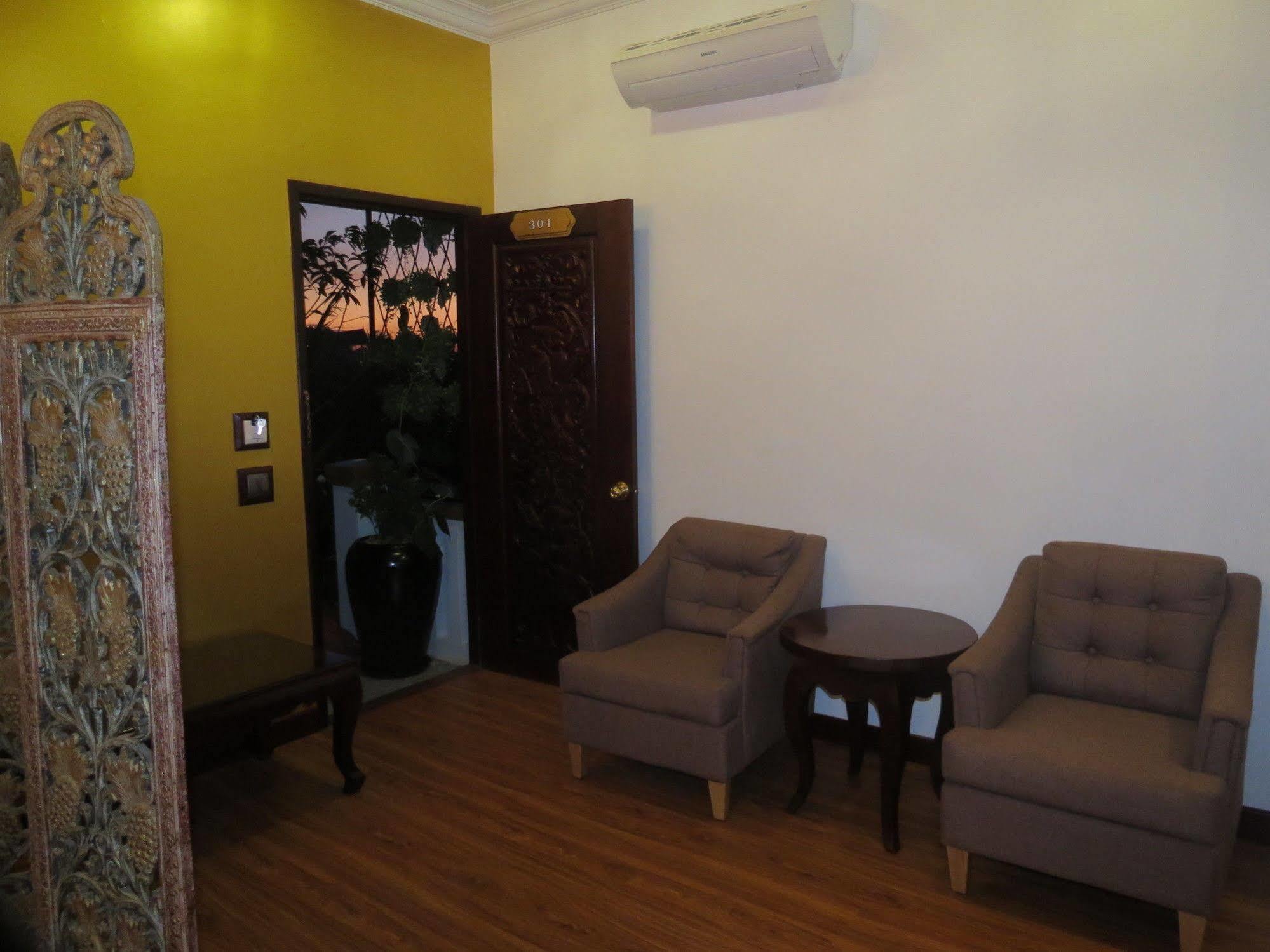 Beyond Yangon Inn Siem Reap Bagian luar foto